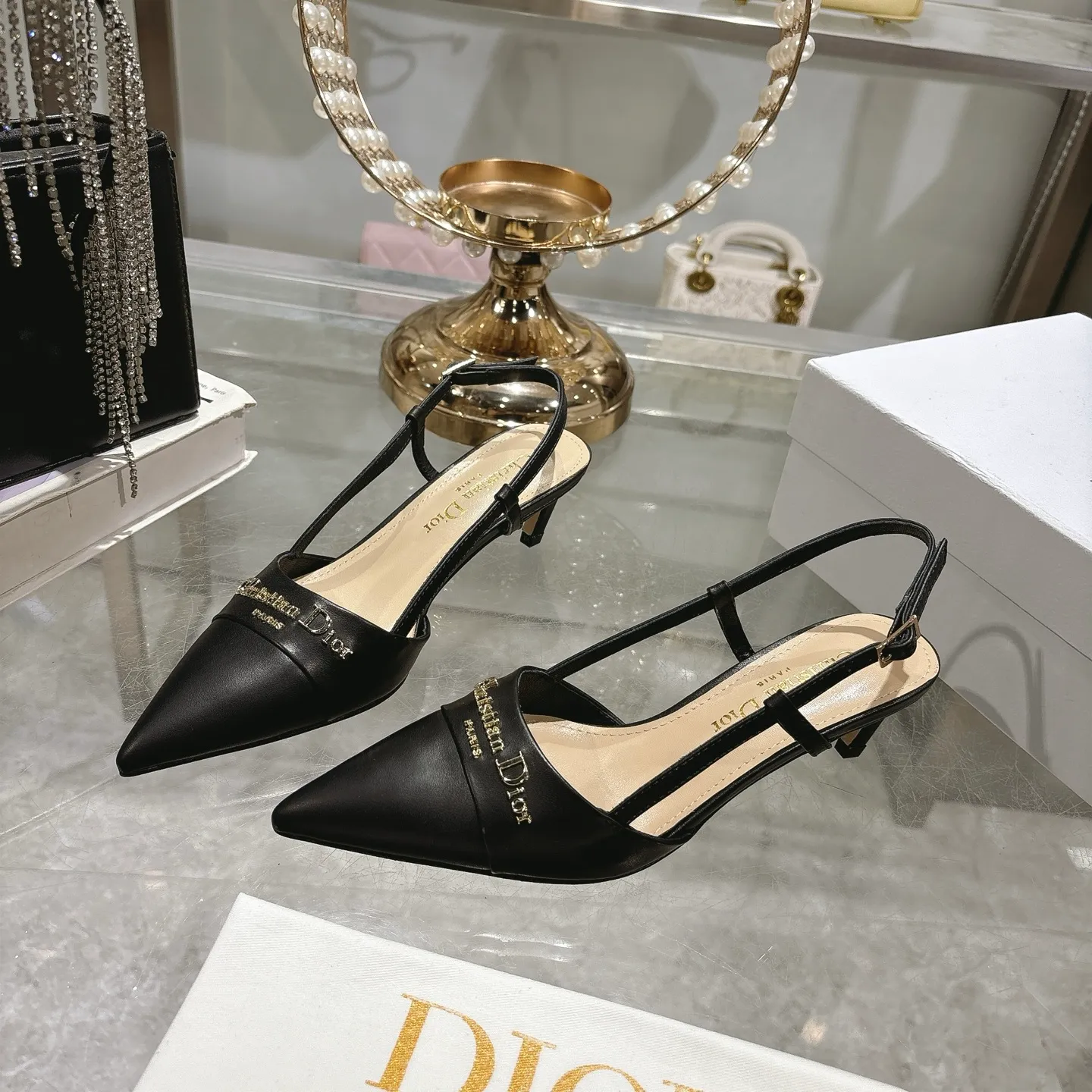 👟👟Ex-factory price 520👟👟 25ss early spring new Dior Dior D-My hardware letter buckle pointed toe high heels flat shoes kitten heel back sandals This My Dior high heels are new products in the 2025 spring and summer ready-to-wear series, showing exquisite elegance. Carefully crafted from cow leather, it has a pointed toe design and is embellished with the Christian Dior Paris signature in gold-finished metal, making it instantly recognizable and highlighting Dior's extraordinary craftsmanship. The hollow decoration 4.5cm and 8.5cm graphic style heels complement each other, making the fashionable design more elegant. Upper: Shandong silk/cow patent leather. Inner foot pad: sheepskin. Sole: Italian genuine leather outsole. Heel height: 4.5 8.5. Size: 35-39 (34.40.41. Customized, non-refundable)